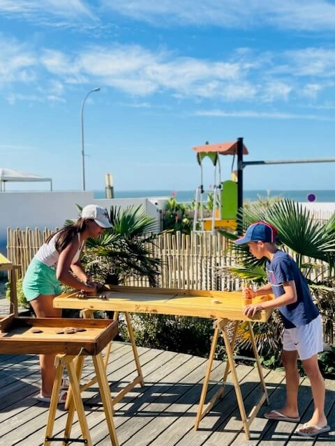 Jeux en bois disponible au Camping Chadotel à Saint-Palais-sur-Mer, le Tahiti Village