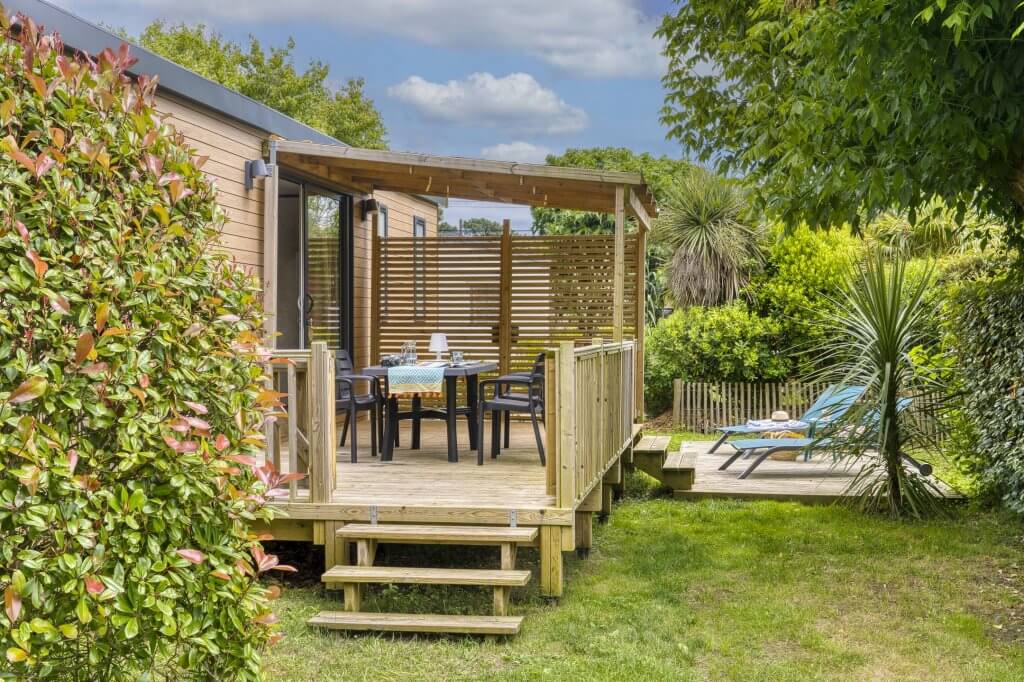 mobil home en bois avec terrasse au camping charente maritime