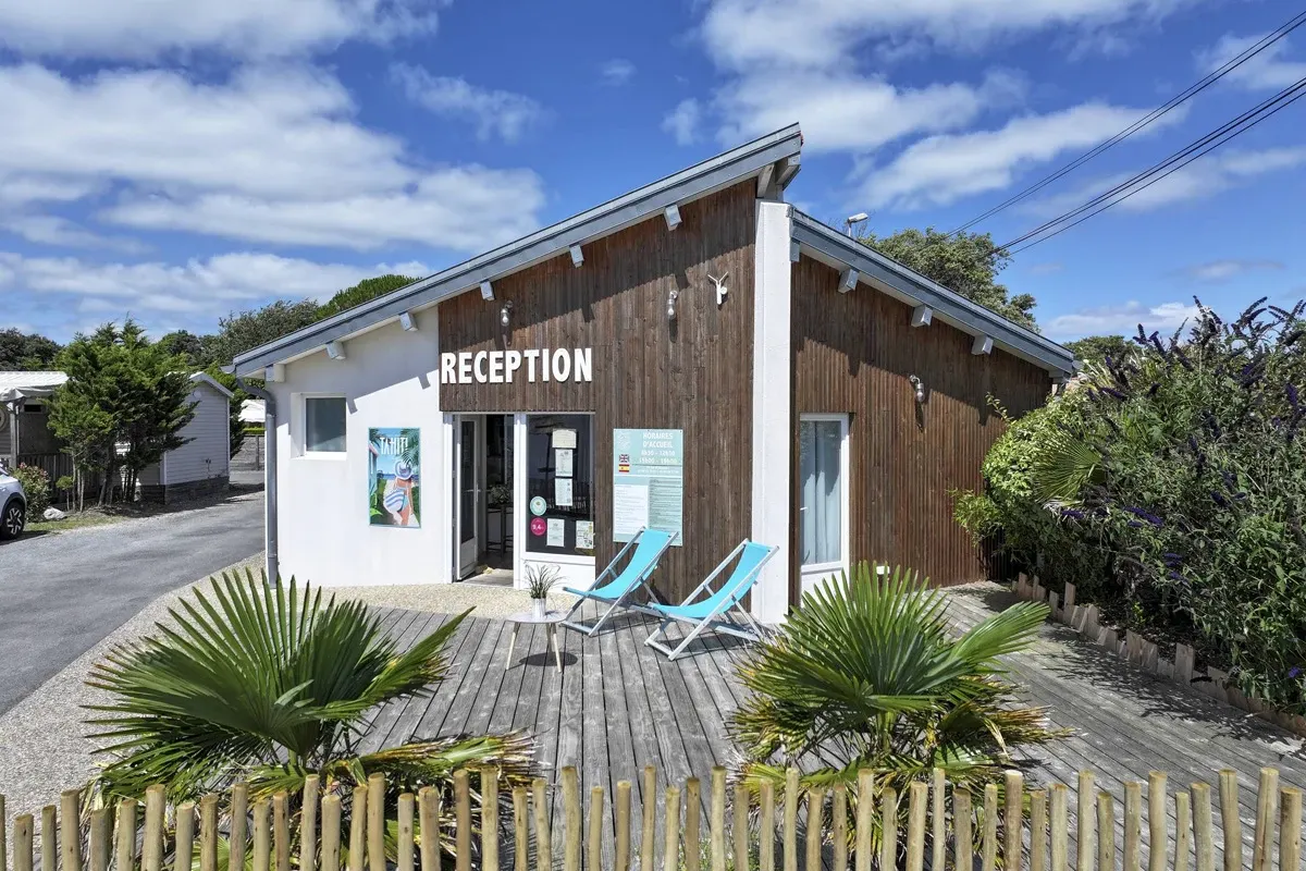 Réception du camping Tahiti Village, Chadotel, Camping à Saint-Palais-sur-Mer
